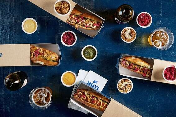 ספיישל הנקניקיות של בוטי // צילום: אפיק גבאי